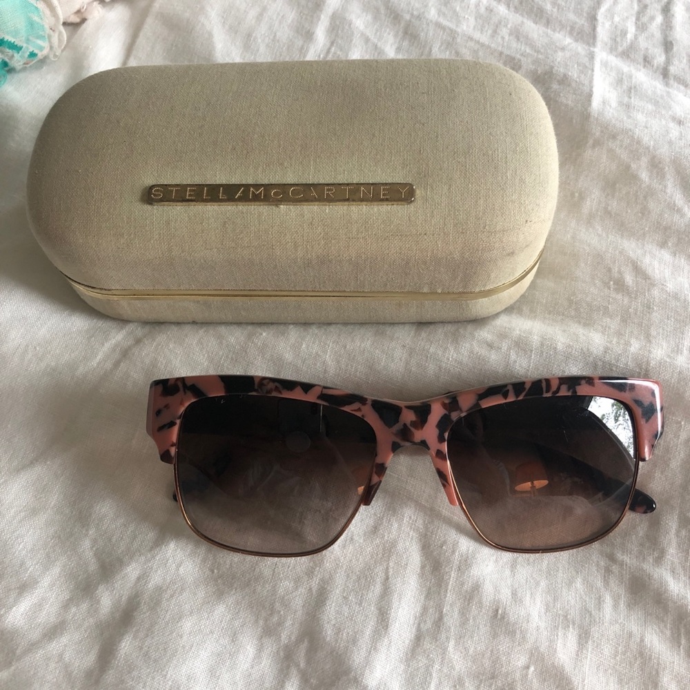 Pink & Black Tortoise Stella McCartney sunglasses!